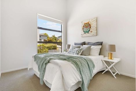 Photo of property in 2/40 Scarlet Oak Drive, Schnapper Rock, Auckland, 0632