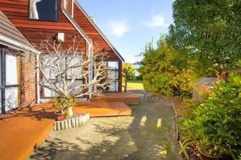 Photo of property in 7 Sunrise Lane, Te Atatu South, Auckland, 0610