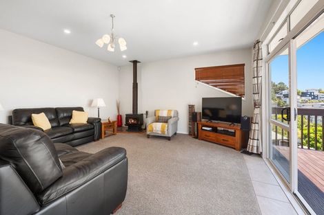 Photo of property in 17 Bushglen Court, Browns Bay, Auckland, 0630