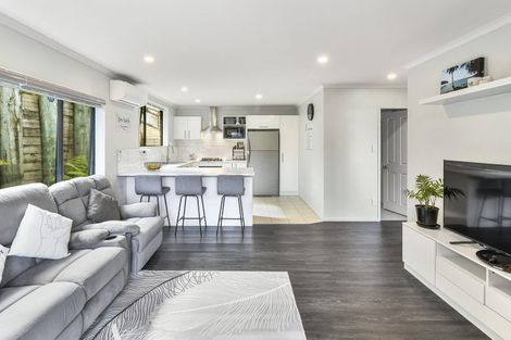 Photo of property in 17a Keri Vista Rise, Papakura, 2110