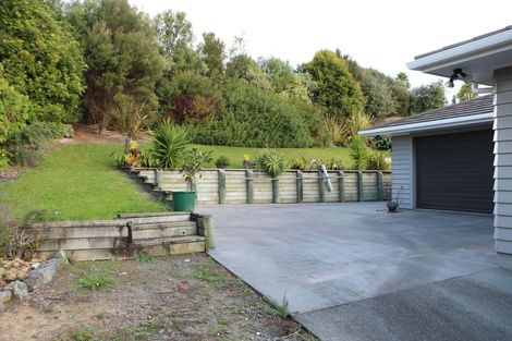 Photo of property in 2 Coachmans Way, Cable Bay, 0420