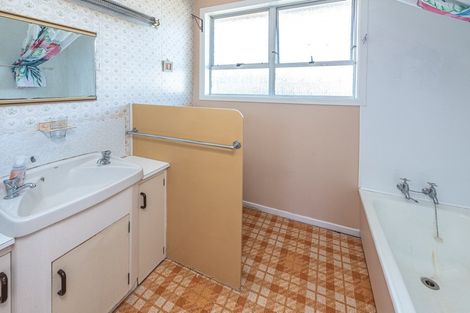 Photo of property in 16 Lewis Avenue, Aramoho, Whanganui, 4500