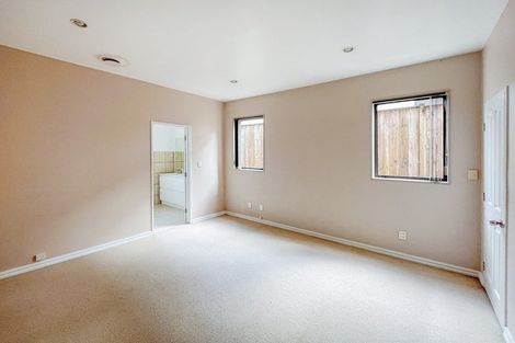 Photo of property in 28 Waimanu Bay Drive, Te Atatu Peninsula, Auckland, 0610