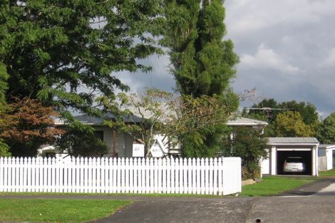 Photo of property in 48 Yeovil Road, Te Atatu Peninsula, Auckland, 0610