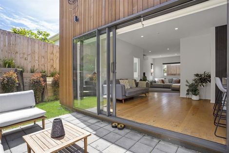 Photo of property in 21d Chippendale Crescent, Birkdale, Auckland, 0626