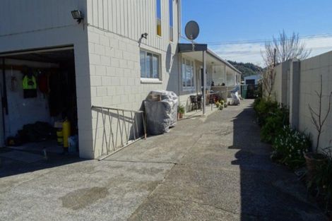 Photo of property in 60 Broadway, Picton, 7220