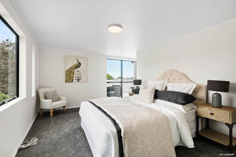 Photo of property in 2/523 Glenfield Road, Glenfield, Auckland, 0629