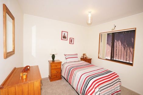 Photo of property in 1/7 Aorangi Place, Birkenhead, Auckland, 0626