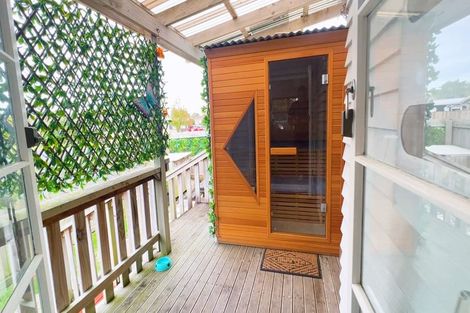 Photo of property in 27 Domain Street, Waiuku, 2123