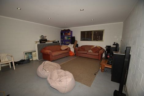 Photo of property in 24 Domain Crescent, Muriwai, Waimauku, 0881