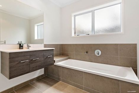 Photo of property in 3 Woolshed Lane, Pukekohe, 2120