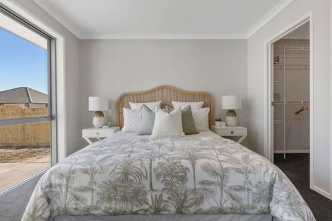 Photo of property in 18 Sam Heywood Place, Pyes Pa, Tauranga, 3112