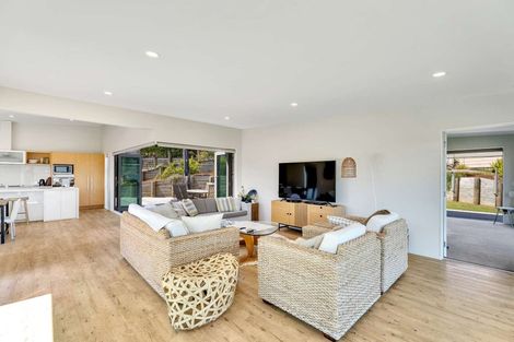 Photo of property in 21 Centennial Drive, Whitianga, 3510