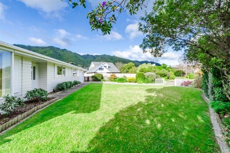 Photo of property in 9 Lesley Grove, Waikanae, 5036