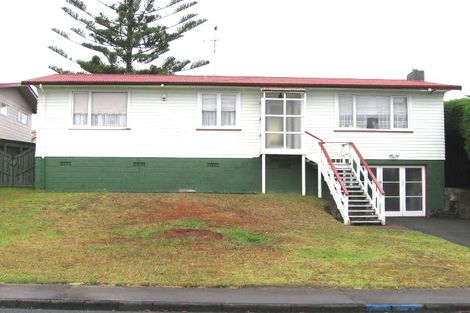 Photo of property in 48 Farquhar Road, Glendene, Auckland, 0602