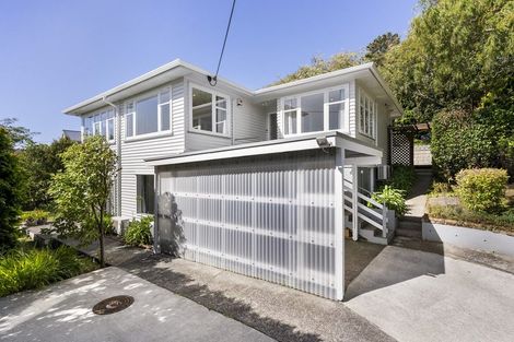 Photo of property in 39 Taylor Terrace, Tawa, Wellington, 5028