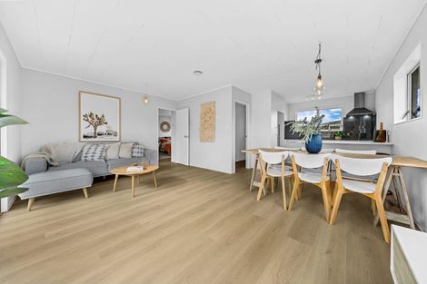 Photo of property in 2/37 Blacklock Avenue, Henderson, Auckland, 0612