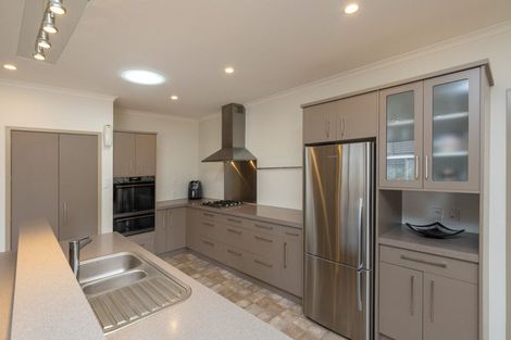 Photo of property in 48 Tennyson Avenue, Kelvin Grove, Palmerston North, 4414