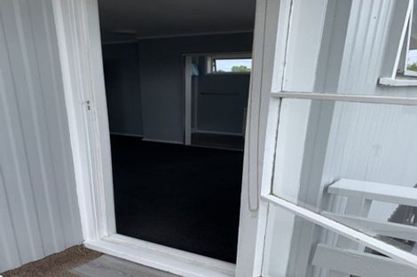 Photo of property in 2/65 Cliff View Drive, Green Bay, Auckland, 0604