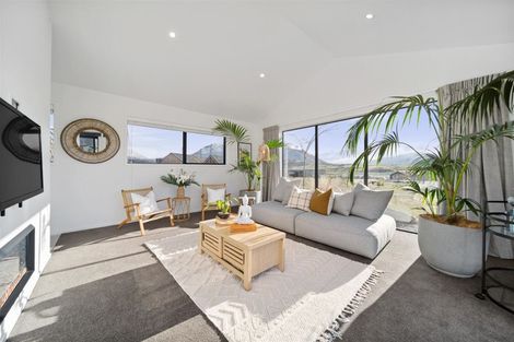 Photo of property in 7 Kinross Lane, Jacks Point, Queenstown, 9371