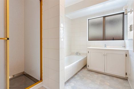 Photo of property in 4 Marlin Street, West Harbour, Auckland, 0618