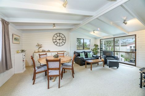 Photo of property in 100 Sturges Road, Henderson, Auckland, 0612