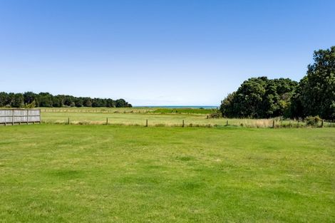 Photo of property in 25 Dolphin Parade, Bell Block, New Plymouth, 4312