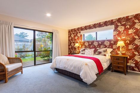 Photo of property in 32 Hadleigh Court, Paraparaumu, 5032