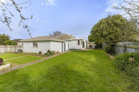 Photo of property in 11 Montrose Place, Takaro, Palmerston North, 4412