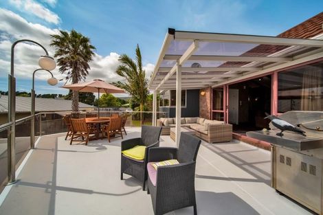 Photo of property in 12 Russell Drive, Oakura, 4314