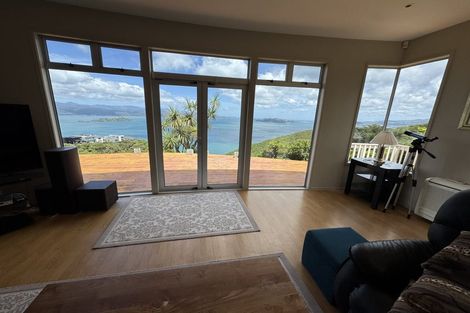 Photo of property in 14 Forbes Lane, Newlands, Wellington, 6037