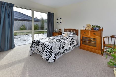 Photo of property in 27 Broadhaven Avenue, Parklands, Christchurch, 8083