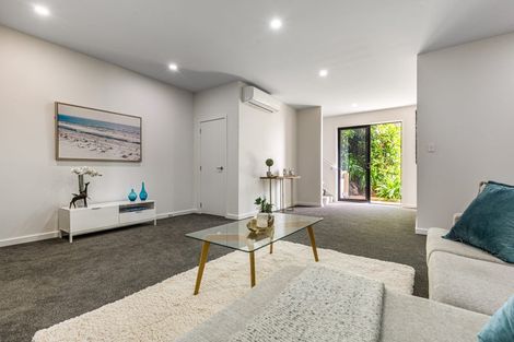 Photo of property in 8a Crispe Road, Clarks Beach, 2122