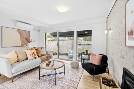 Photo of property in 1/1a Margaret Place, Milford, Auckland, 0620