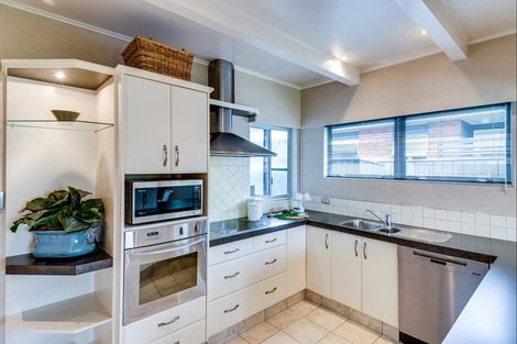 Photo of property in 32 Saint Hill Lane, Havelock North, 4130