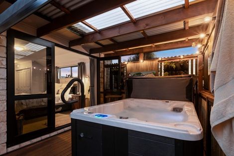 Photo of property in 5 Madeira Close, Papamoa Beach, Papamoa, 3118