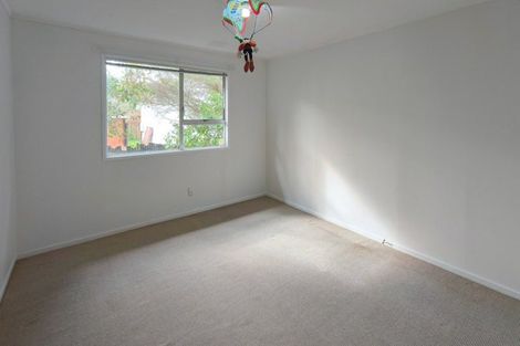 Photo of property in 10 Mile Place, Henderson, Auckland, 0612