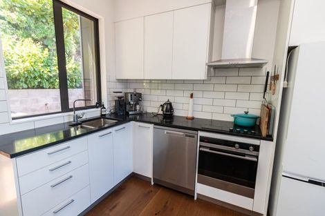 Photo of property in 15/20 Trent Street, Island Bay, Wellington, 6023