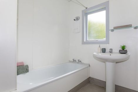 Photo of property in 3 Mountain Road, Western Heights, Rotorua, 3015