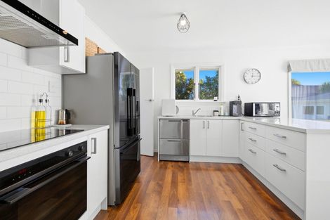 Photo of property in 33 Fovant Street, Russley, Christchurch, 8042