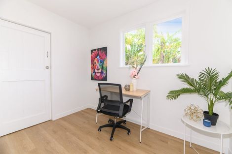Photo of property in 70d Lincoln Park Avenue, Massey, Auckland, 0614