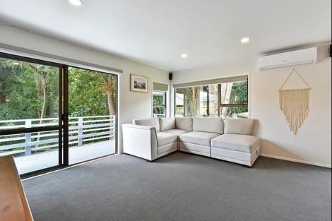 Photo of property in 46 Kingsclere Place, Goodwood Heights, Auckland, 2105