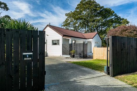 Photo of property in 1 Luanda Drive, Ranui, Auckland, 0612