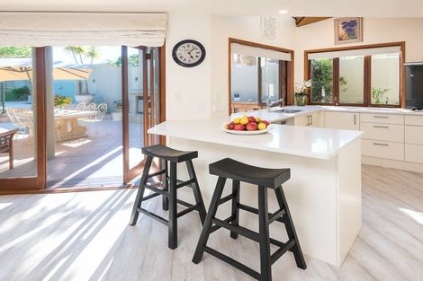 Photo of property in 59 Marine Parade, Mellons Bay, Auckland, 2014