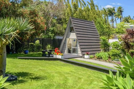 Photo of property in 30c Marine Parade, Mellons Bay, Auckland, 2014