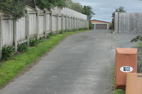 Photo of property in 16 Arataki Grove, Waitarere Beach, Levin, 5510