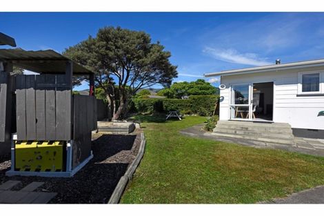 Photo of property in 43 Tennyson Crescent, Stoke, Nelson, 7011