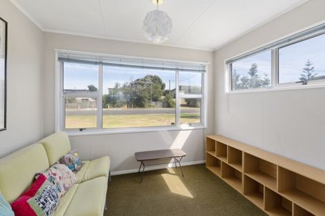 Photo of property in 32 Rua Avenue, Waitarere Beach, Levin, 5510