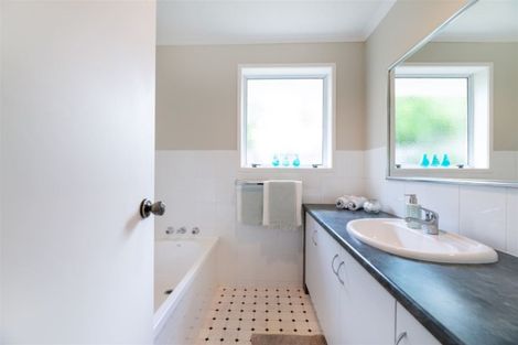 Photo of property in 1/23 Margaret Place, Milford, Auckland, 0620