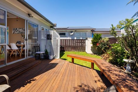 Photo of property in 14 Newcastle Terrace, Mount Albert, Auckland, 1025